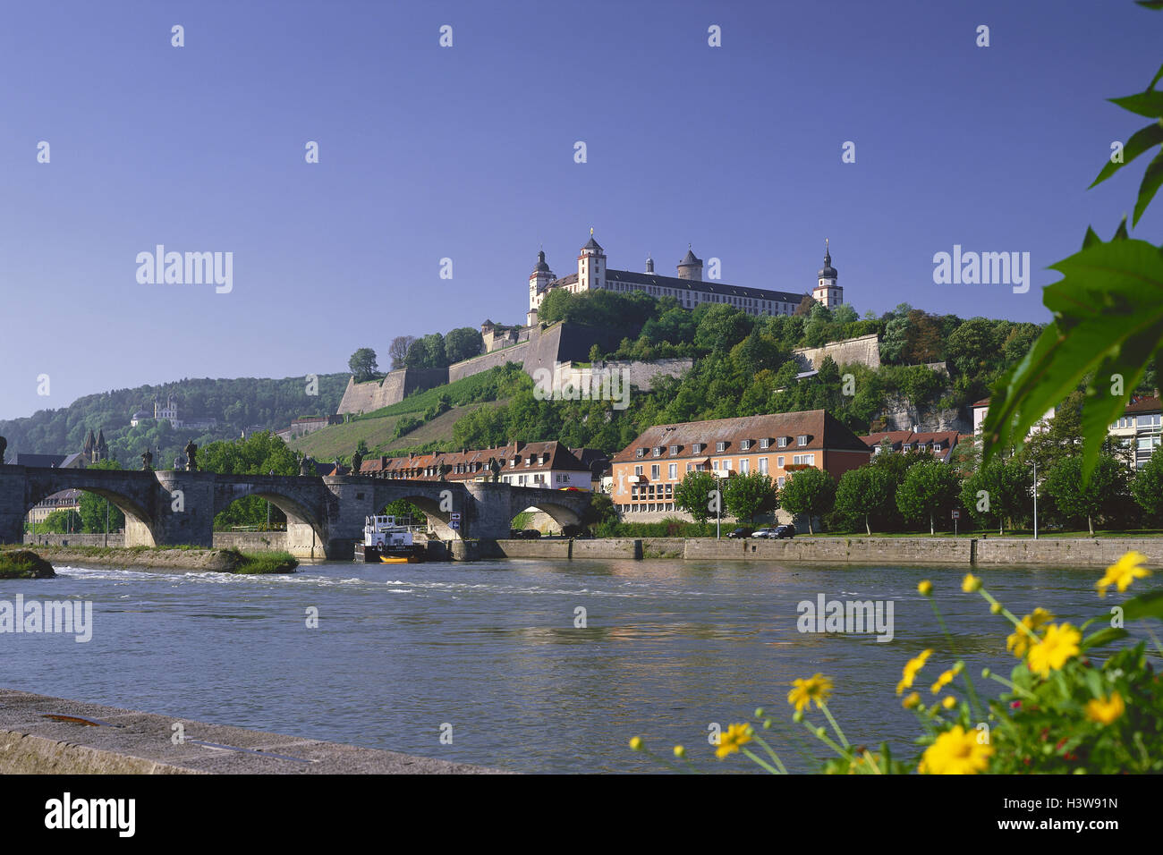 Deutschland, romantische Straße, Würzburg, Blick auf die Stadt, Marien Berg, Mainbrücke, Europa, Bayern, Unterfranken, Stadt, Ansicht, Schloss Weg, Struktur, Festung, Burg, Schloss, Sehenswürdigkeit, Fluss, der Main, Brücke, Mainbrücke, Skulpturen, draußen Stockfoto