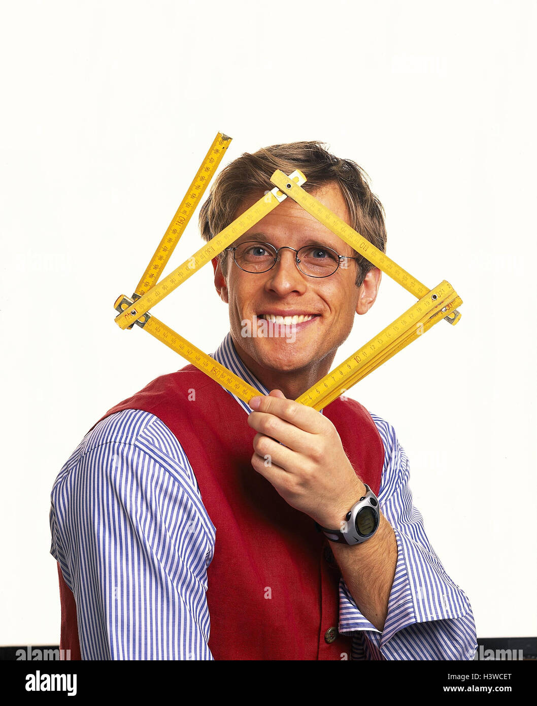 Brille, Hemd, Weste, Lächeln, Mann, Maß Falten Regel, Form, Nummernzeichen, Ansicht, Porträt, Männer, Hof Stock, gebildet, See-through, See-through, Ansicht, Grenzen, Studio, Freisteller, Stockfoto