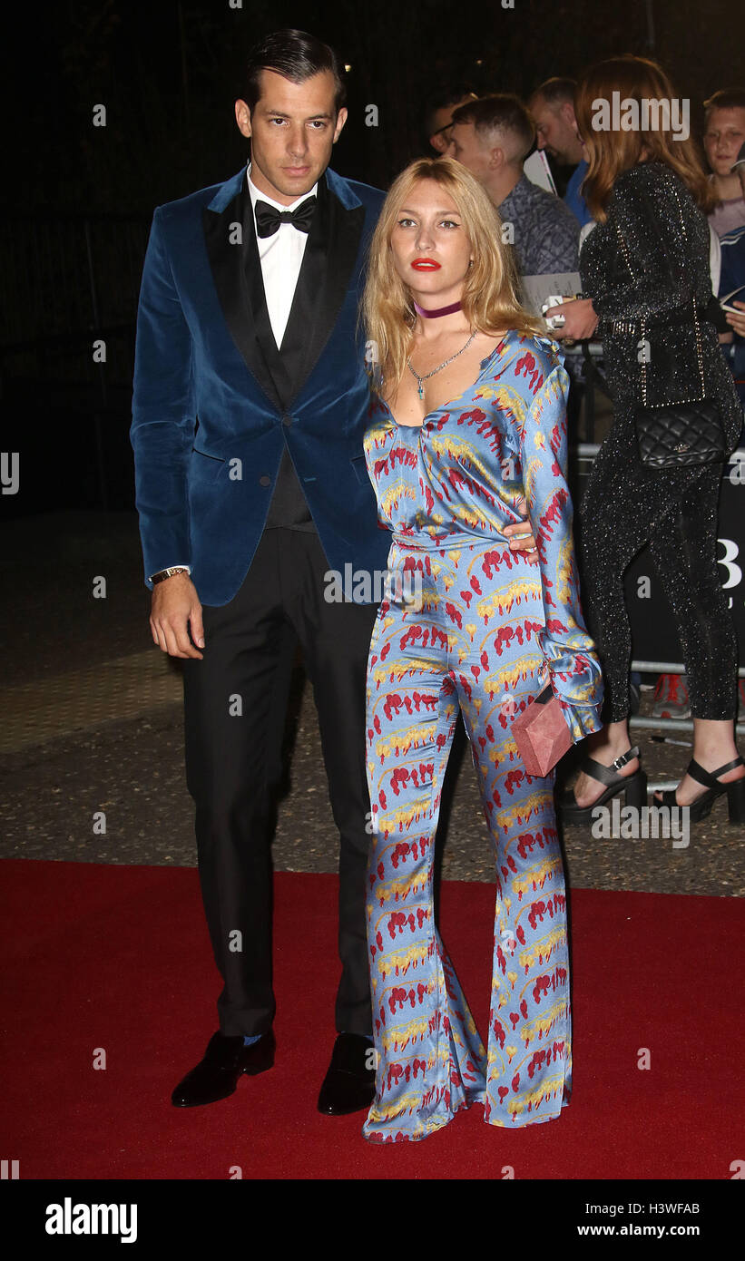 6. September 2016 - Josephine De La Baume und Mark Ronson besucht GQ