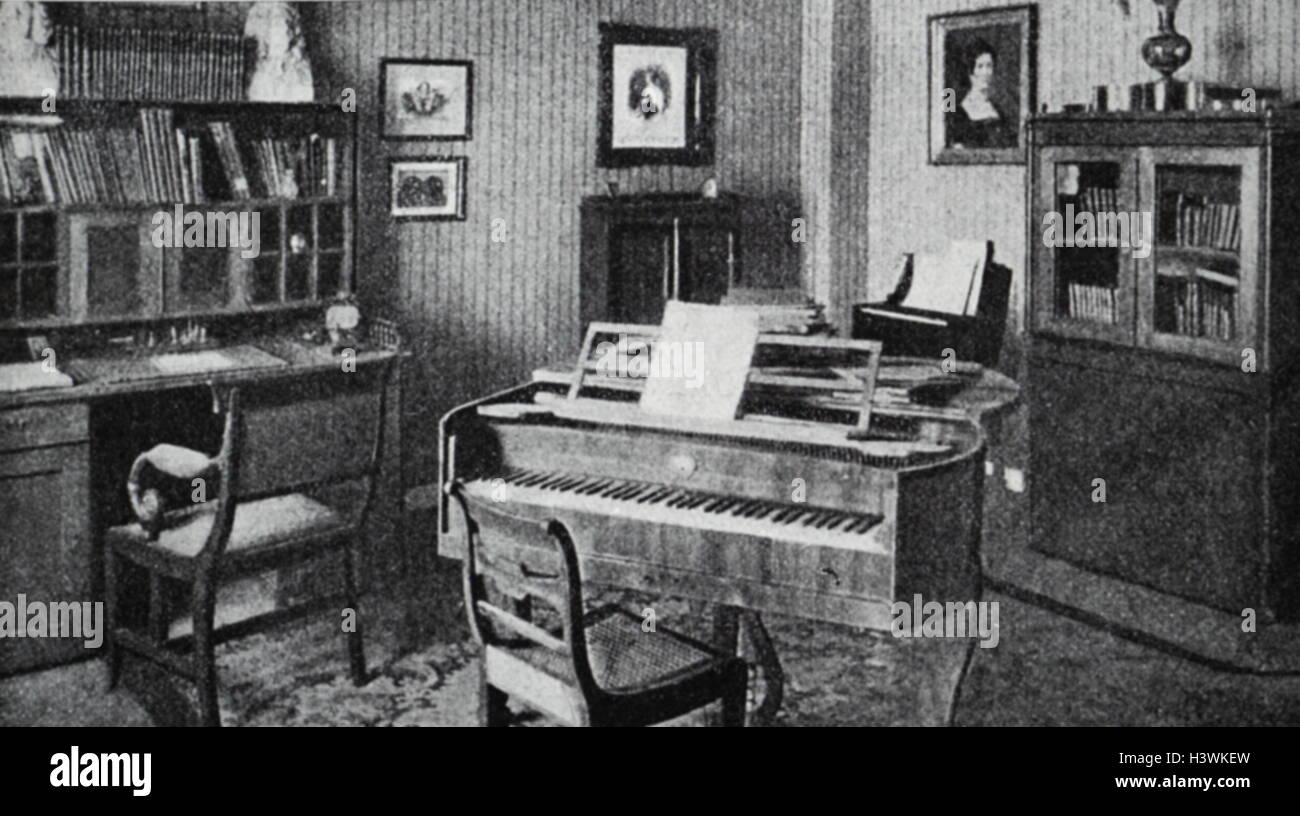 Foto von Klavier und Bibliothek von Robert Schumann (1810-1856) ein deutscher Komponist und Musikkritiker. Vom 19. Jahrhundert Stockfoto