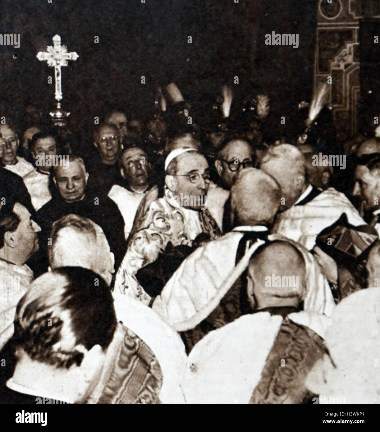 Fotoabzug zum neunten Jahrestag der Krönung von Papst Pius XII (1876-1958) im Vatikan. Vom 20. Jahrhundert Stockfoto