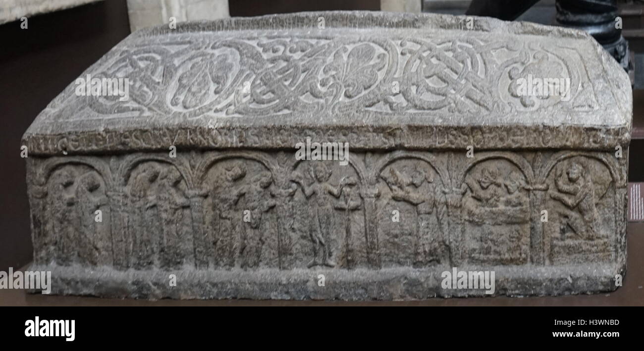 Schwedische Grabstein mit einer teilweisen lateinische Inschrift. Vom 12. Jahrhundert Stockfoto