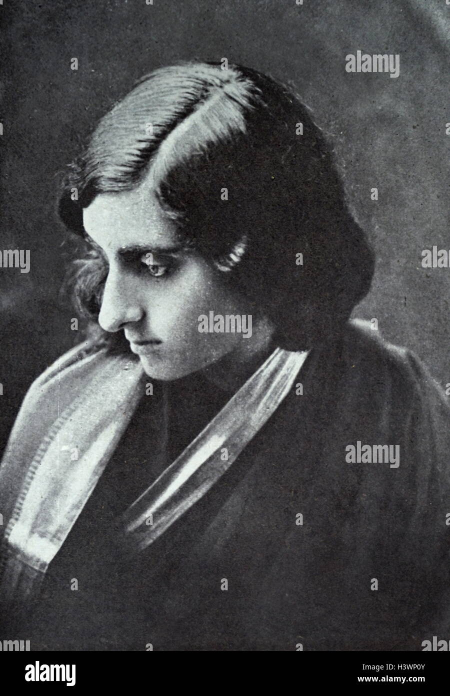 Fotografische Porträt von Indira Priyadarshini Gandhi (1917-1984), eine zentrale Figur des Indian National Congress Party und Premierminister von Indien. Vom 20. Jahrhundert Stockfoto