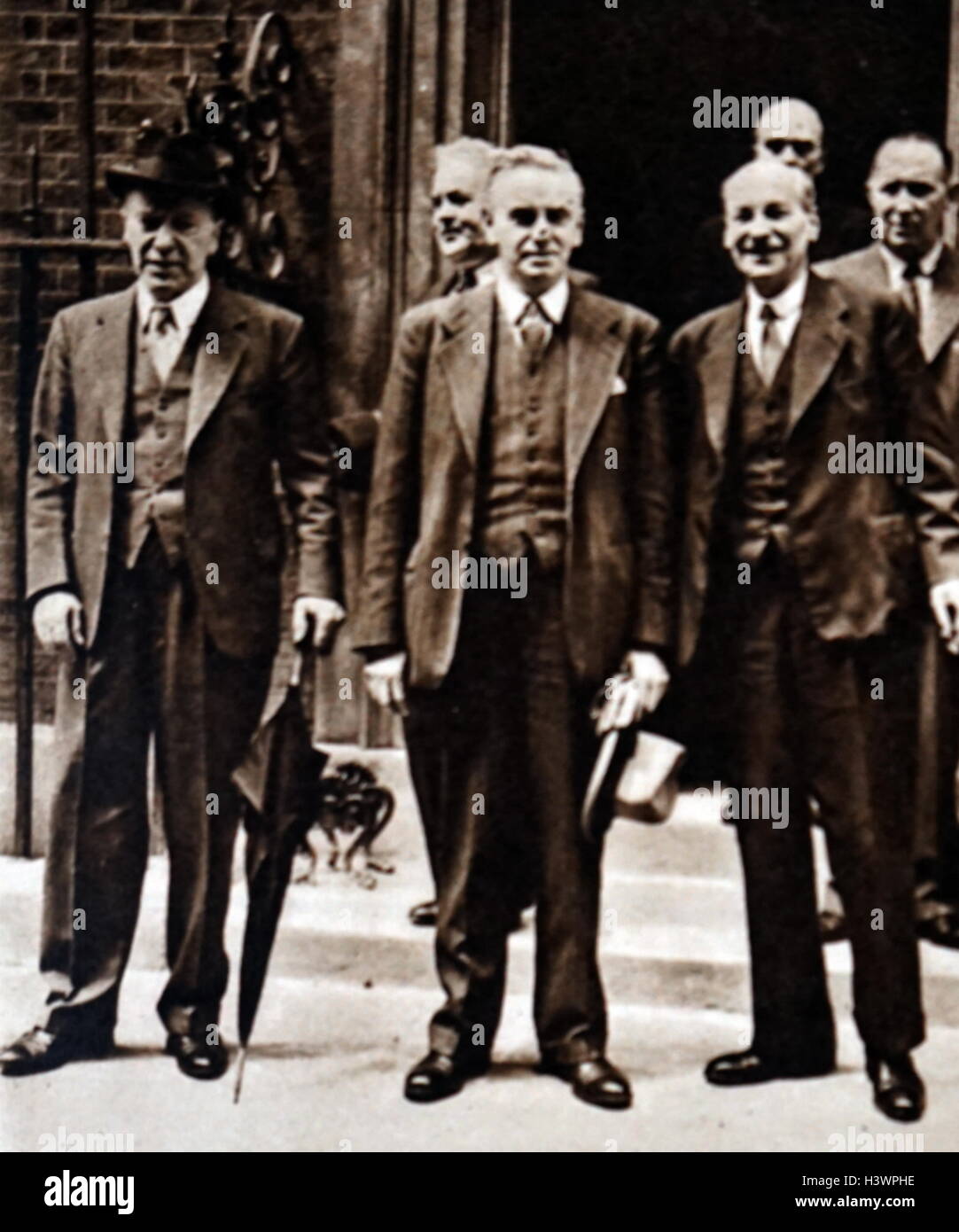 Foto von Herrn John A. Costello (1891-1976) Attorney General von Irland, in London für den Handelsgesprächen mit Clement Attlee (1883-1967), ehemaliger Premierminister des Vereinigten Königreichs. Vom 20. Jahrhundert Stockfoto