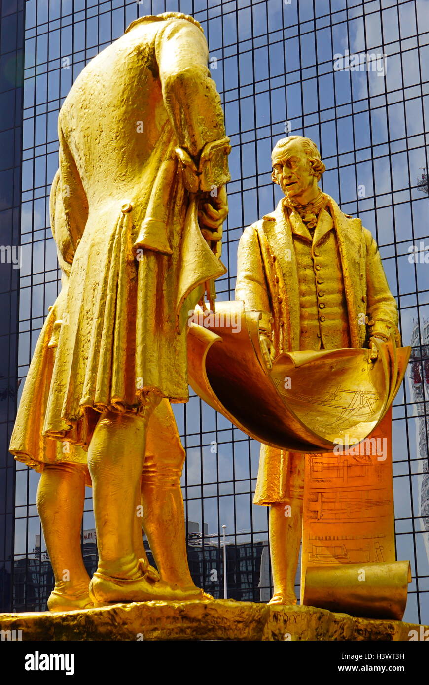 Goldene Statue mit dem Titel 'Boulton, Murdoch und Watt" von William Bloye (1890-1975) ein englischer Bildhauer. Die Statue ist von drei der berühmtesten Figuren von Birmingham; Matthew Boulton (1728-1809), William Murdoch (1754-1839) und James Watt (1736-1819). Vom 20. Jahrhundert Stockfoto