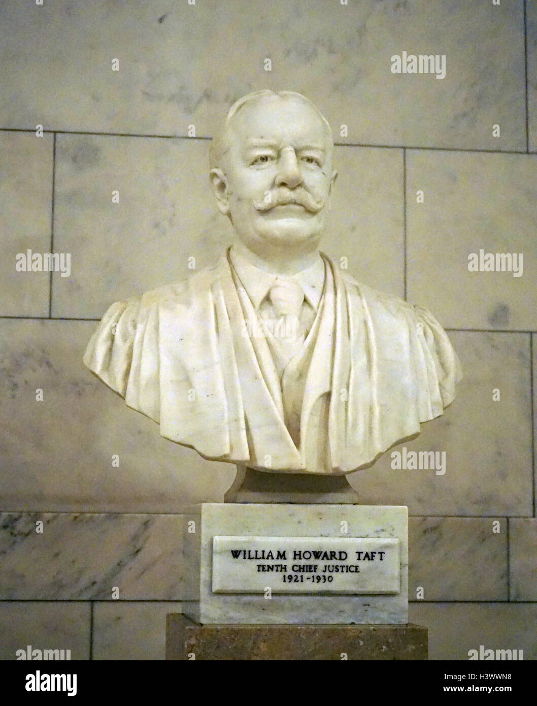 Marmor Büste von William Howard Taft (1857-1930), ehemaliger Präsident der Vereinigten Staaten und Vorsitzenden des Obersten Gerichtshofes. Vom 20. Jahrhundert Stockfoto