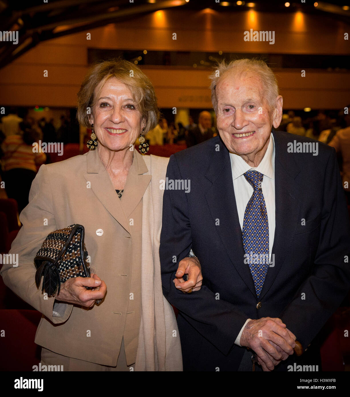 11. Oktober 2016 besuchen Königin Maxima der Niederlande mit ihren Eltern Jorge Zorreguieta und Maria del Carmen Cerriti Zorreguieta und ihre Schwester Ines Zorreguieta Universidad Católica Argentinien in Buenos Aires. Königin Maxima geben eine Rede und beantworten Fragen der Studierenden. Königin Maxima Besuche Buenos Aires als United NationÕs Sekretär GeneralÕs Special Advocate für Inclusive Entwicklungsfinanzierung. Foto: Patrick van Katwijk / - - POINT DE VUE, - SOUTH AMERICA heraus - NO WIRE SERVICE - Stockfoto