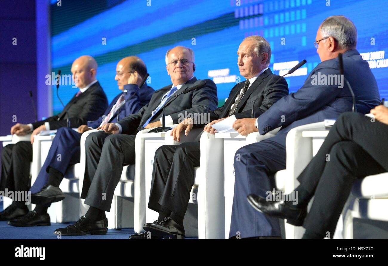 Der russische Präsident Vladimir Putin während der 8. jährlichen Russland ruft! Investmentforum, organisiert von VTB Capital auf das World Trade Center 12. Oktober 2016 in Moskau, Russland. Stockfoto