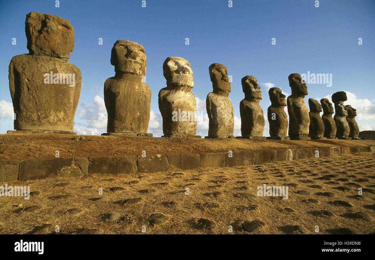 Chile, Osterinsel, Ahu Tongariki, Steinskulpturen, Moais, den Pazifik, den Pazifischen Ozean, Insel, Isla de Pascua, Nationalpark Rapa Nui, Skulpturen, Steinskulpturen, Stein Kolosse, steinernen Riesen, Monolithen, Tuffstein, Kultur, UNESCO-Weltkulturerbe, Kultur, Sehenswürdigkeit, Stockfoto