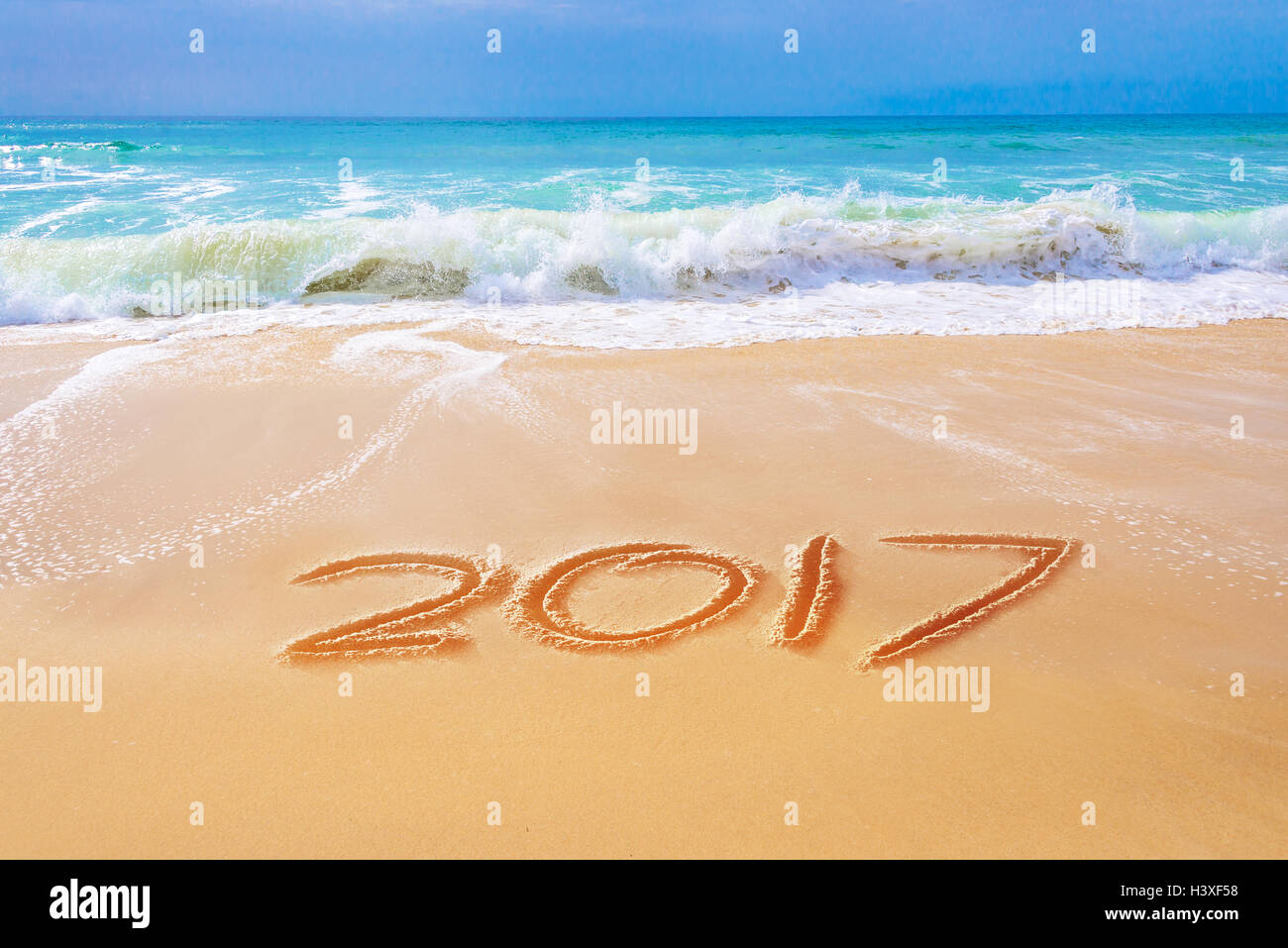 geschrieben auf dem Sand des Strandes, 2017 Reisen Sie 2017 Neujahr Konzept Stockfoto