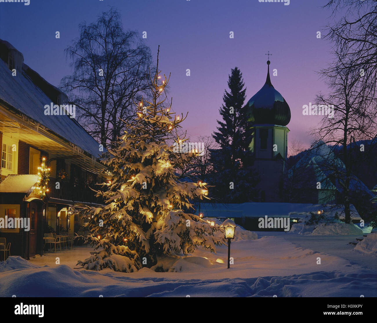 Schnee Weihnachten 2022 Baden Württemberg Deutschland, BadenWurttemberg, Süd Schwarzwald, Hinterzarten, Kirche