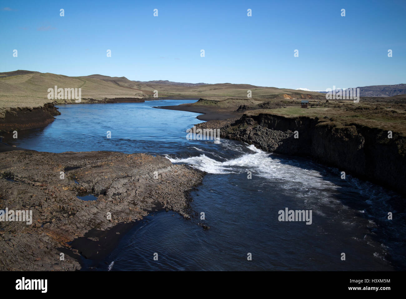 Fluss durch Kirkjubaejarklaustur und Hrifunes Süden Islands Stockfoto