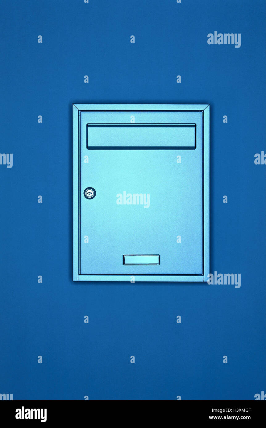 Schlechter, Postfach, Wand, Post werfen, Postfach, Korrespondenz, Kommunikation, Post, Briefe, Nachrichten, Stillleben, Produktfotografie Stockfoto
