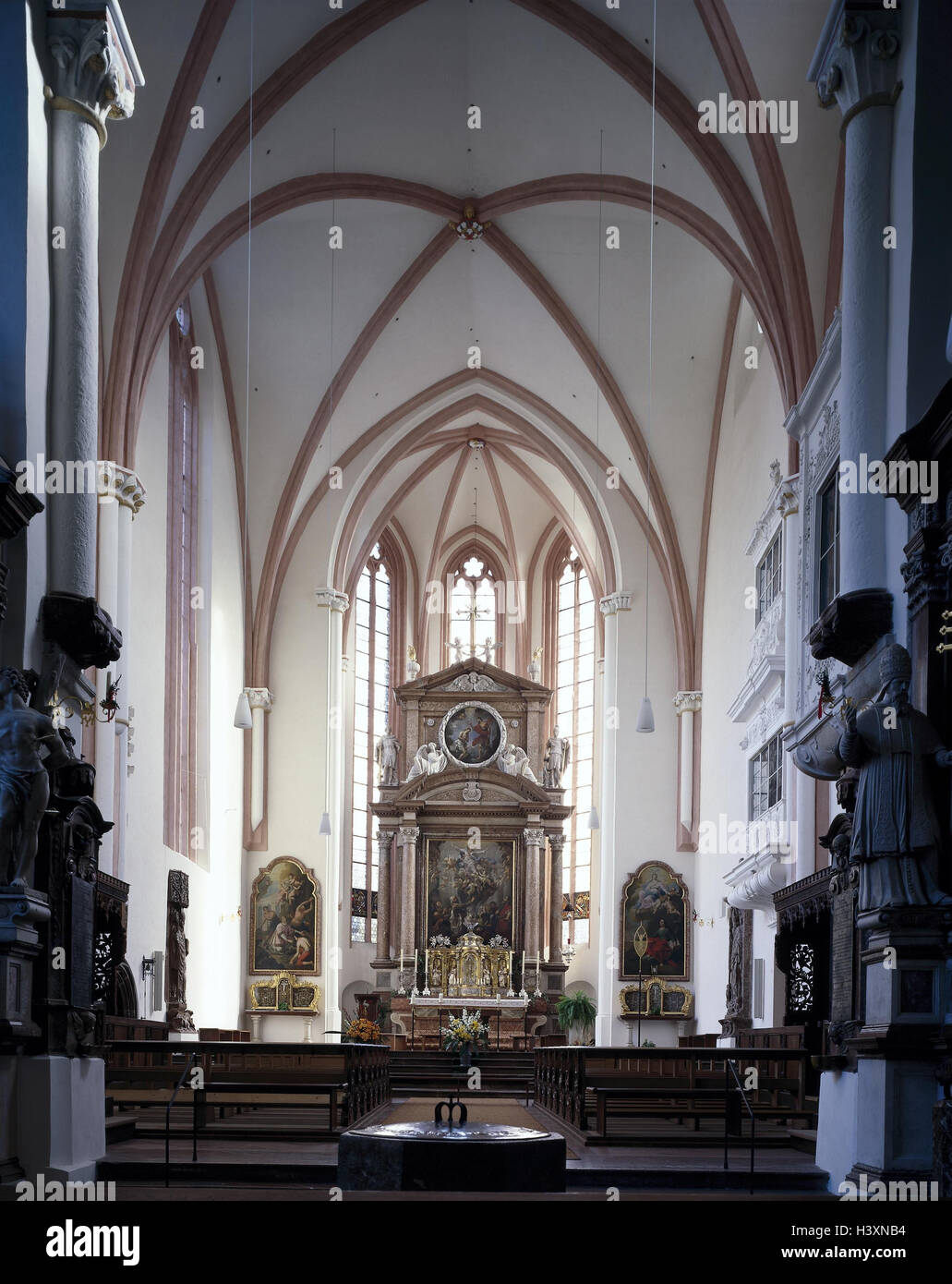Deutschland, Bayern, Berchtesgadener Land, Berchtesgaden, Stiftskirche, Altar im Inneren, innen geschossen, Hallenkirche, Kirche, Kirche, glauben, Religion, Christentum, Struktur, Architektur, Baustil, spätgotisch, Chor, frühe Gotik, Gebet sein Stockfoto