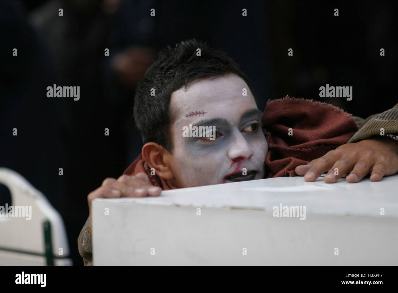 Halloween, Mann, jung, aussehen, Farben, ausblenden, kein Model Release Karneval, Karneval, fest, Feier, Kostüm, Masken, Kostüme, verkleidet, Futter, Unterhaltung, Spaß, schrecklich, unheimlich, furchtbar, Troublemaker, erschrecken, Entsetzen, benutzerdefinierte, Traditionen, auf amerikanische Weise Stockfoto