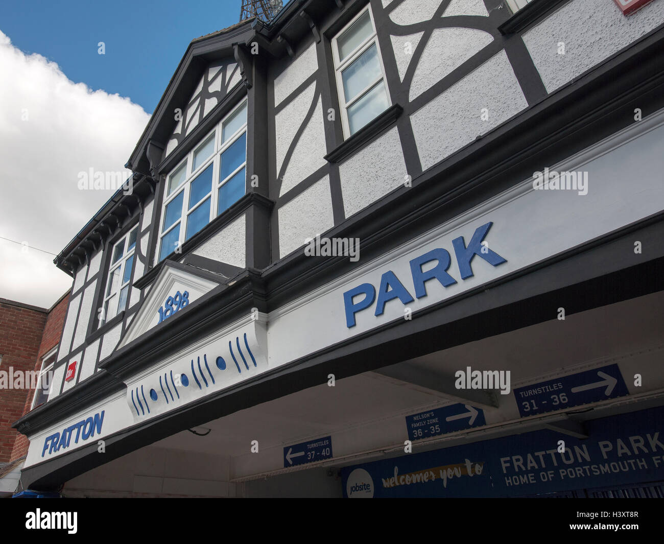 Haupteingang zum Fratton Park, Heimat des Portsmouth Football Club, Frogmore Road, Portsmouth, Hampshire, England, UK Stockfoto