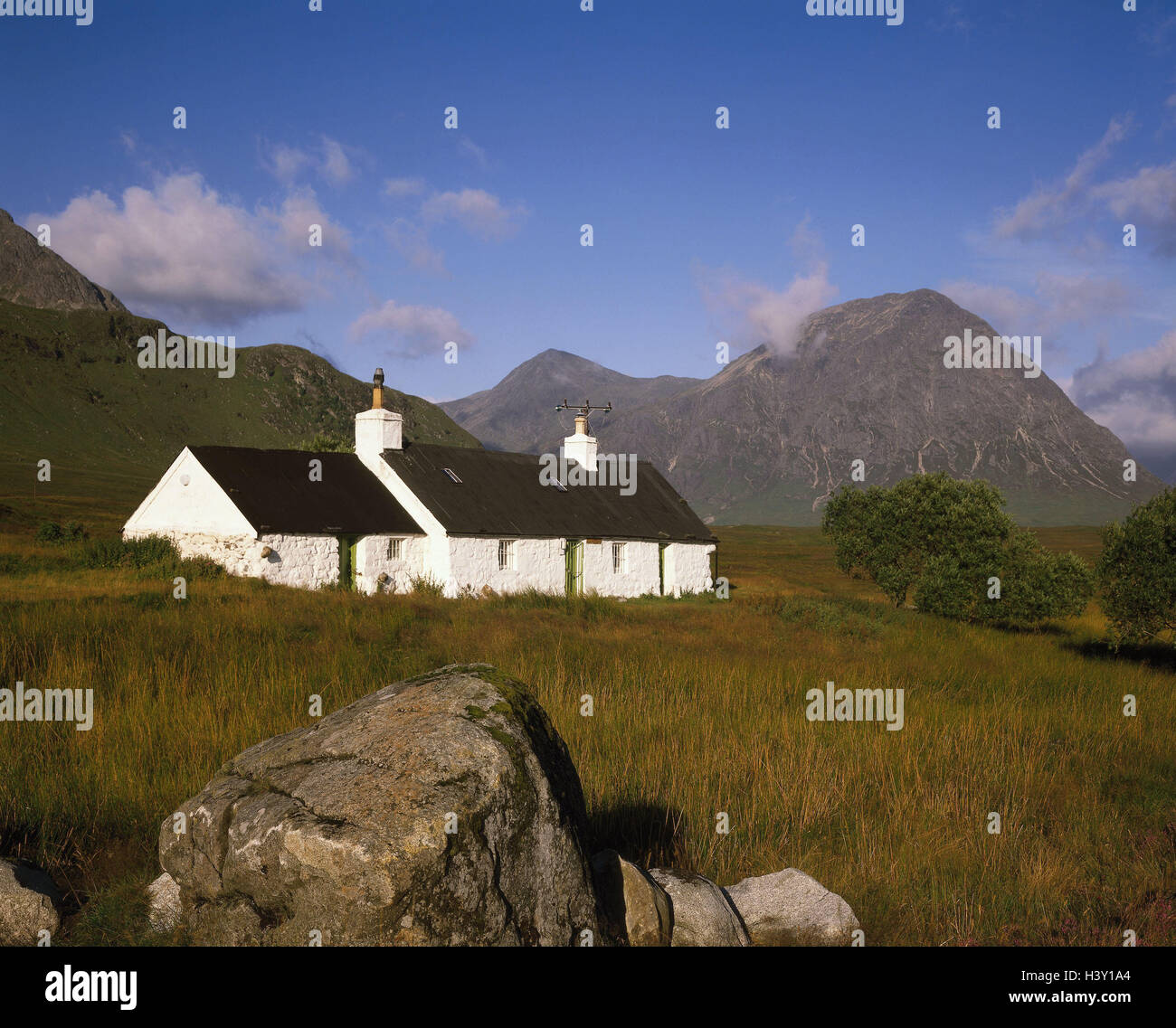 Großbritannien, Schottland, Glencoe, Berglandschaft, Buchaille Etive Mor, Haus, Europa, Highlands, Bergsteiger Unterkunft, schützende Hütte, Berge, herbstliche, Northwest Highlands, Region, Reisen Stockfoto