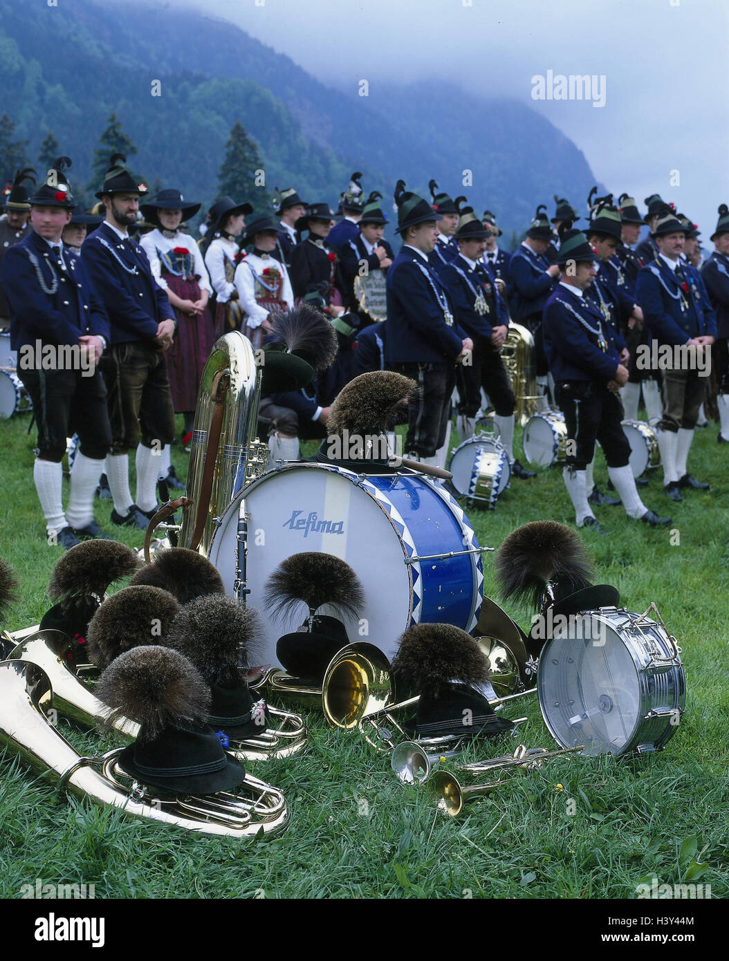 Deutschland, Oberbayern, Berg Ziel Spree, Teilnehmer, Musiker, Trachten, Musikinstrumente, fest, Ziel Spree, Tradition, Bayern, Berg-Schutz im bayerischen, Gruppe, Blasinstrumente, Schlagzeug, Hüte, hinterdrein Sämischleder Haar, Schutz-Club, Ou Stockfoto