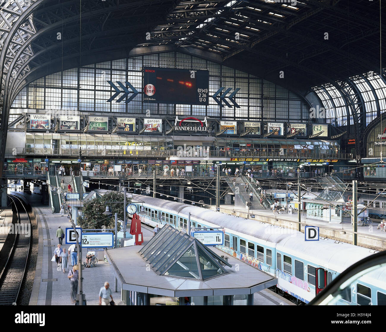 Deutschland, Hamburg, Hauptbahnhof, Plattformen, Flugbahn Reisenden