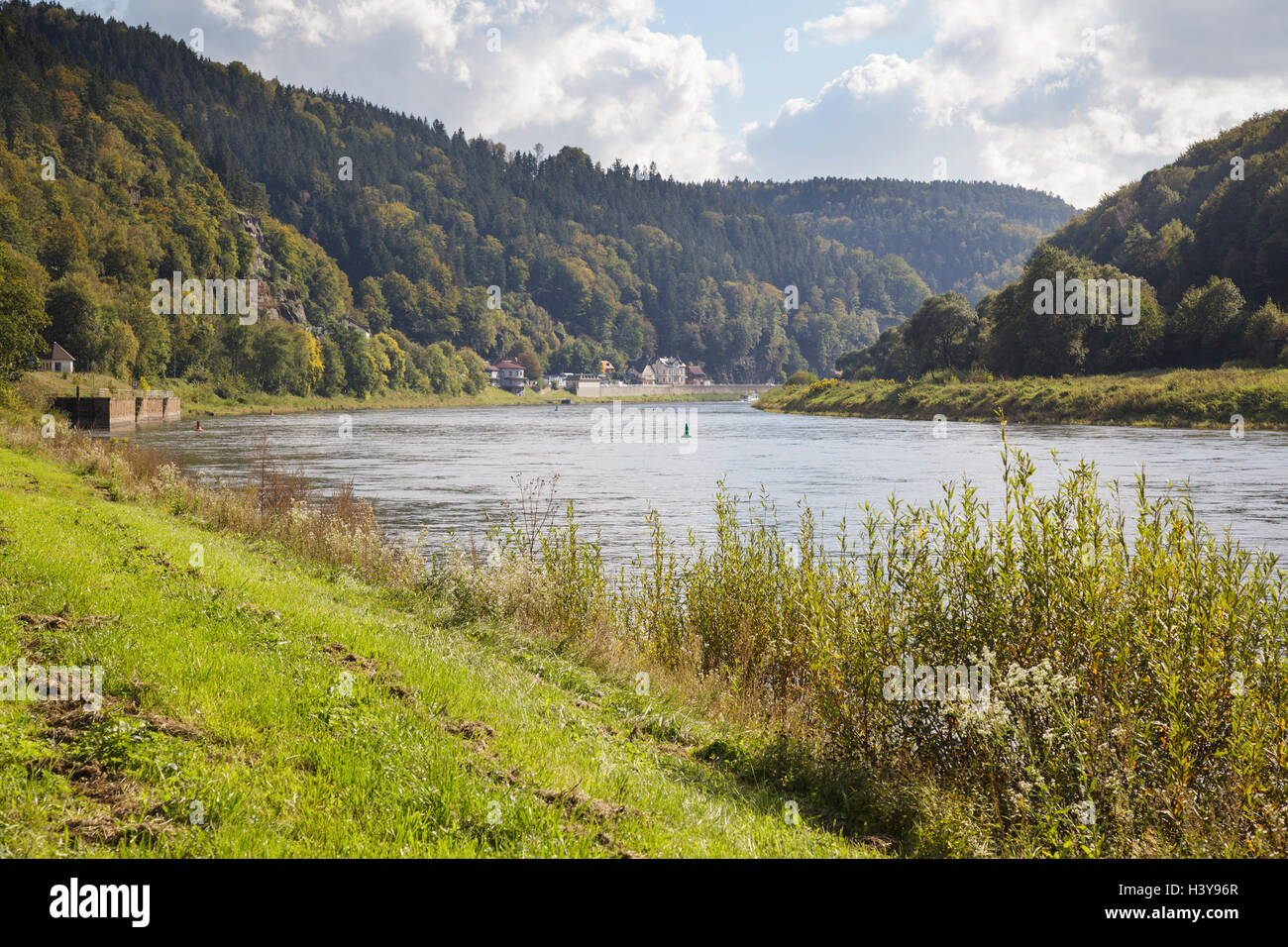 Fluss Elbe von der deutschen Grenze, Böhmische Schweiz, Hrensko, Usti Nad Labem, Tschechische Republik Stockfoto