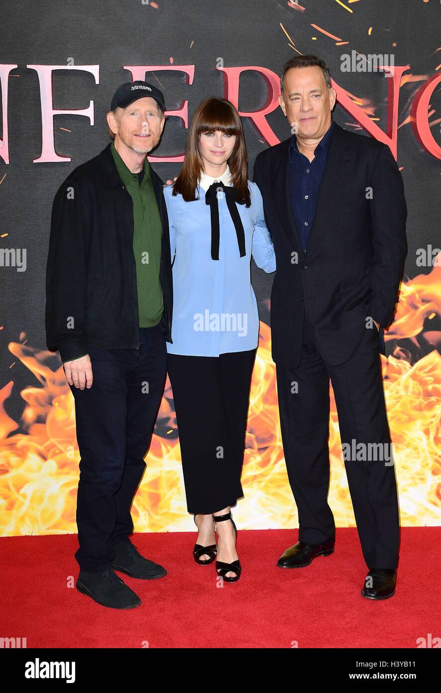 Regisseur Ron Howard (links) und Sterne Felicity Jones und Tom Hanks, die Teilnahme an einem Fototermin für ihren neuen Film Inferno im Corinthia Hotel in London. Stockfoto