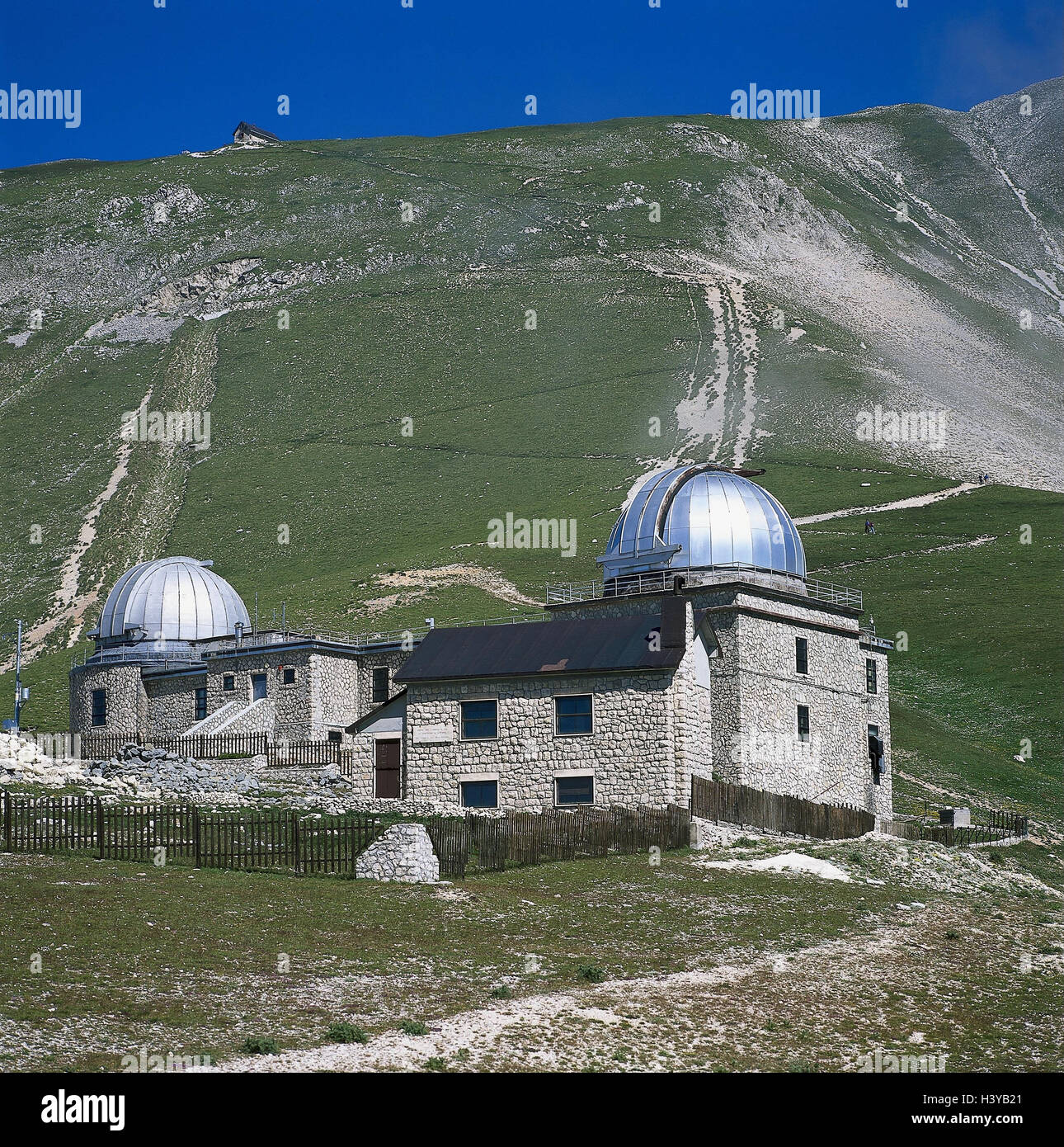 Italien, Abruzzen, Nationalpark Korn Sasso, Campo, Imperator, Observatorium Sternwarte, Beobachtung Ward, Gebäude, Berglandschaft Stockfoto