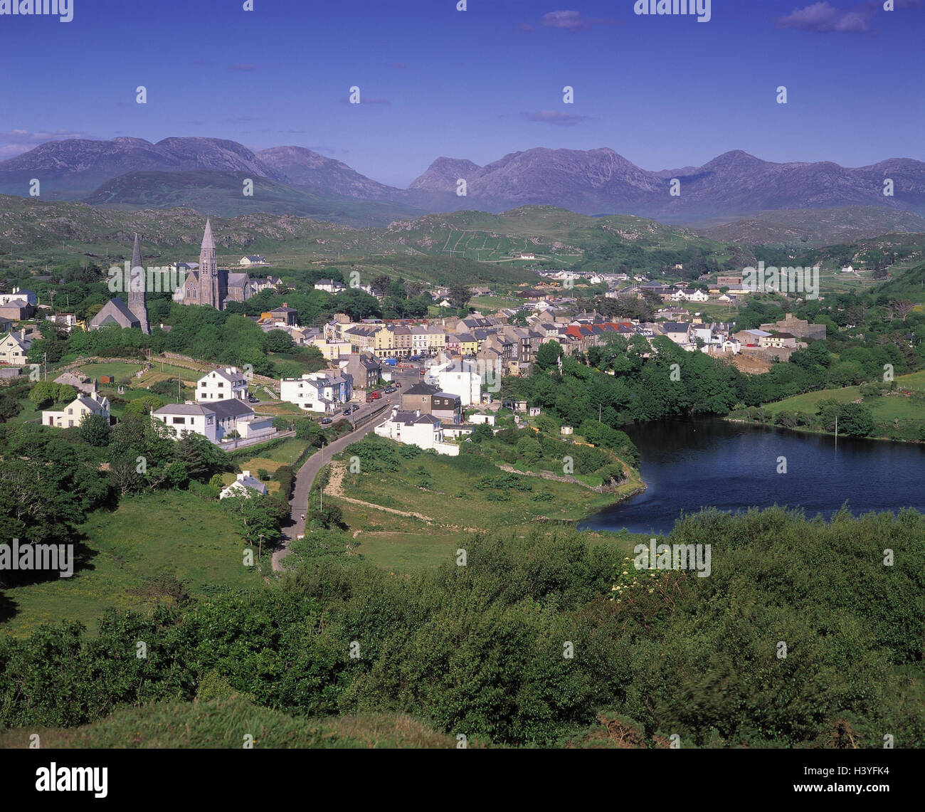 Irland, Connemara, Clifden, lokale Ansicht Landschaft, Ort, Berge, Berglandschaft, See, Stockfoto