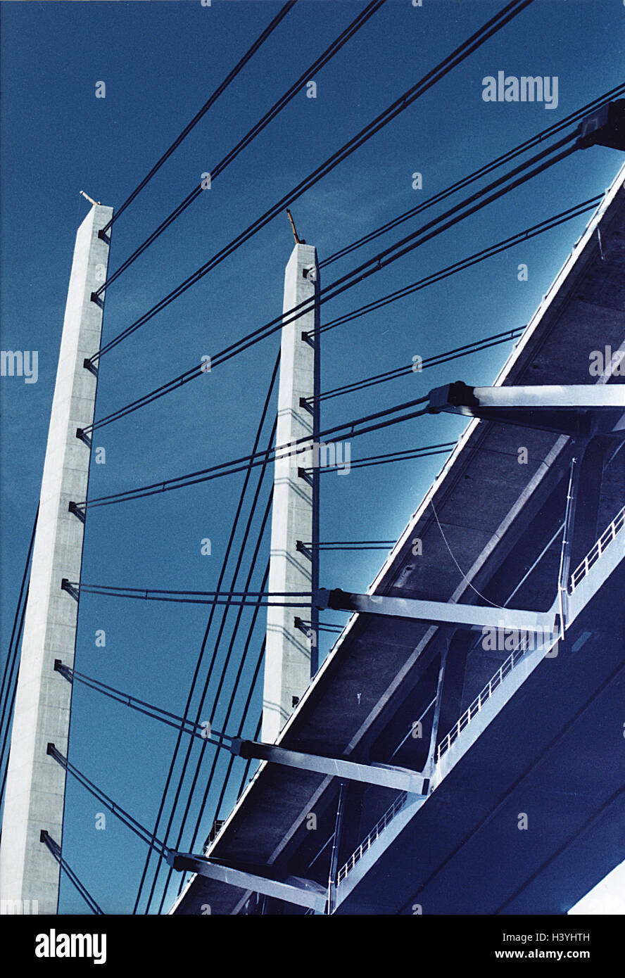 Dänemark, Öresundbrücke, detail, von unten zu überbrücken, Verbindung, Dänemark, Schweden, der Ostsee, der Nordsee, Brücke, Aussetzung zu überbrücken, High-Level-Brücke, längsten, Hängeseilbrücke der Welt, Meerenge, Öresund, Ton, 16 km lange, aus Seeland nach Malmö, Stockfoto