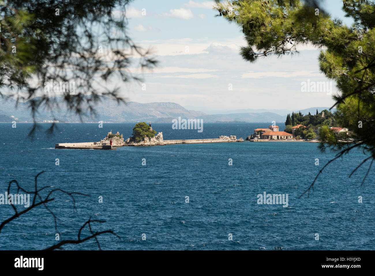 Ein Blick auf den Hafen von Trpanj Kroatien Stockfoto