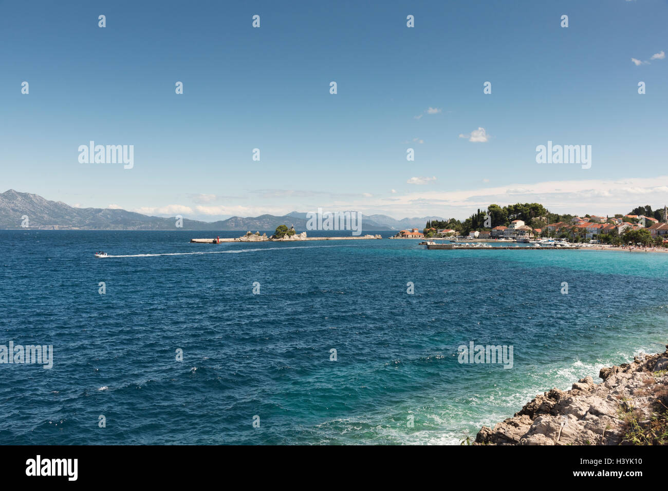 Ein Blick auf den Hafen von Trpanj Kroatien Stockfoto