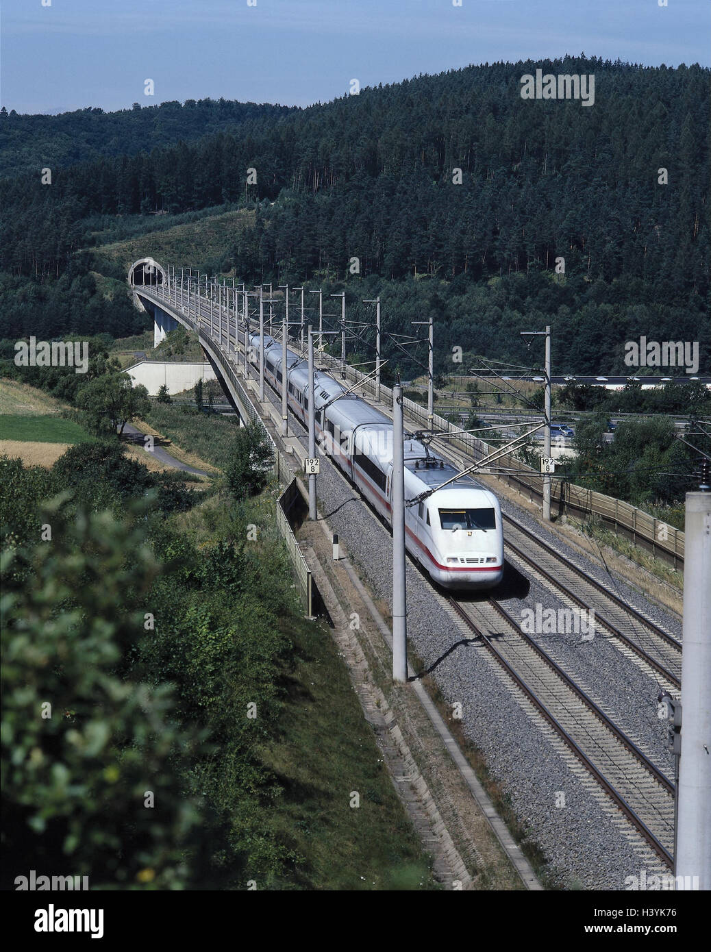 Deutschland, Hessen, Bad Hersfeld, intercity express Route, intercity express nur redaktionell Flugbahn, Abschnitt, Verkehr, Schienenverkehr, Bahnanschluss, Zug, Eisenbahn, Eisenbahnlinie, Inter City express-Zug, Hochgeschwindigkeitszug Stockfoto