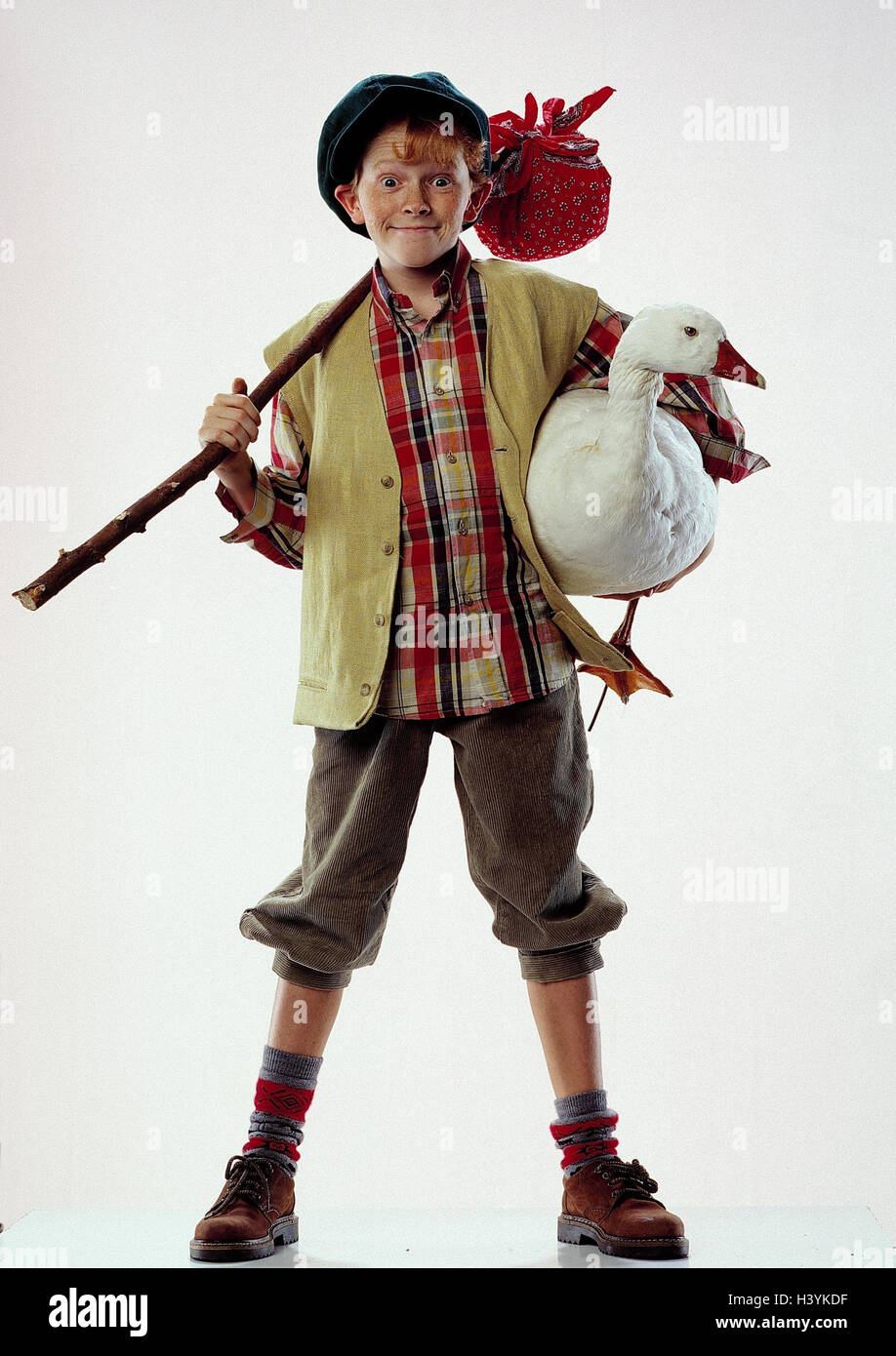 Hans Im Gluck Marchen Marchen Figur Kind Junge Stock Gans In Studio Raum Kopieren Stockfotografie Alamy
