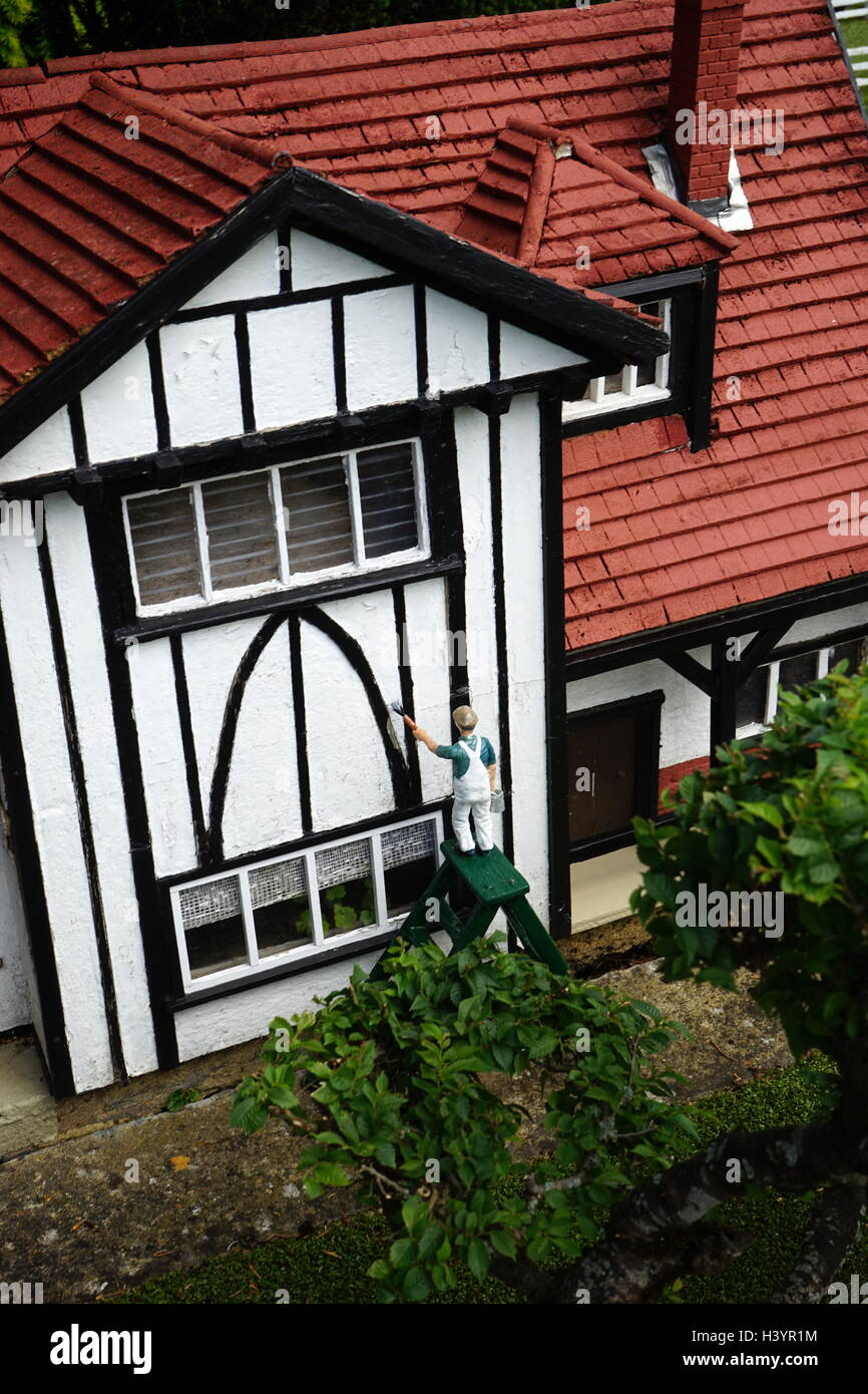 Haus im Bau. Von Bekonscot in Beaconsfield, Buckinghamshire, England, ist das älteste original Modell Dorf in der Welt. Es porträtiert Aspekte von England meist aus den 1930er Jahren. Stockfoto