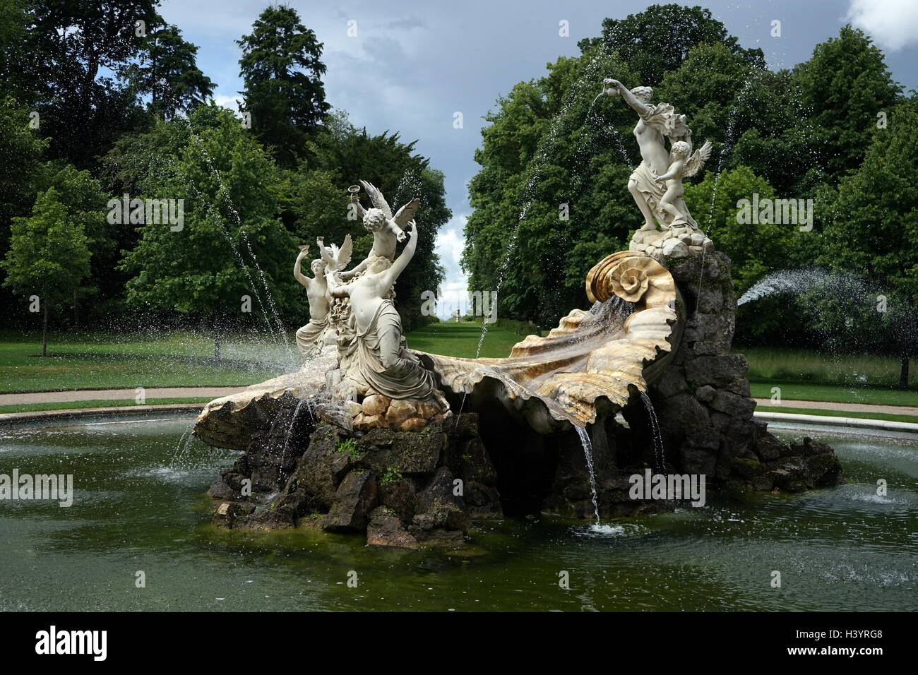 Cliveden, einer italienischen Villa und Immobilien in Taplow, Buckinghamshire, England. Als Heimat von Nancy Astor, das Haus war der Treffpunkt der Cliveden Set der 1920er und 1930er Jahre - eine Gruppe von politischen Intellektuellen. Später, in den 1960er Jahren, wurde die Einstellung für wichtige Ereignisse des berüchtigten Profumo Affäre (ein Skandal, auf den Zusammenbruch der konservativen Regierung in 1964 Led) Stockfoto