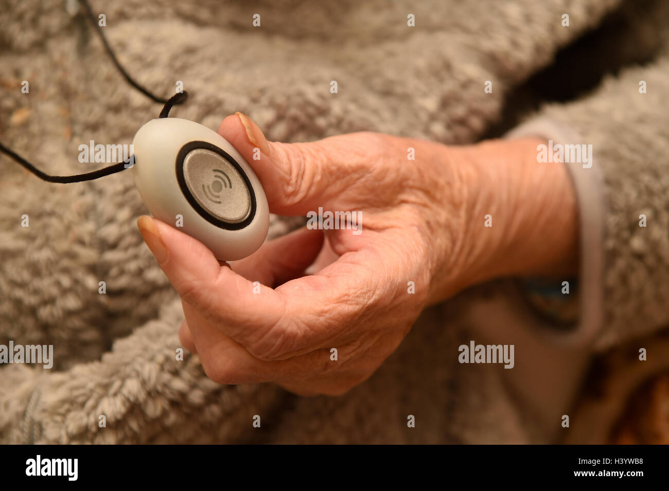 Notruftaste, Notruf-Taste, Remoteunterstützung Alarm für ältere Menschen Stockfoto