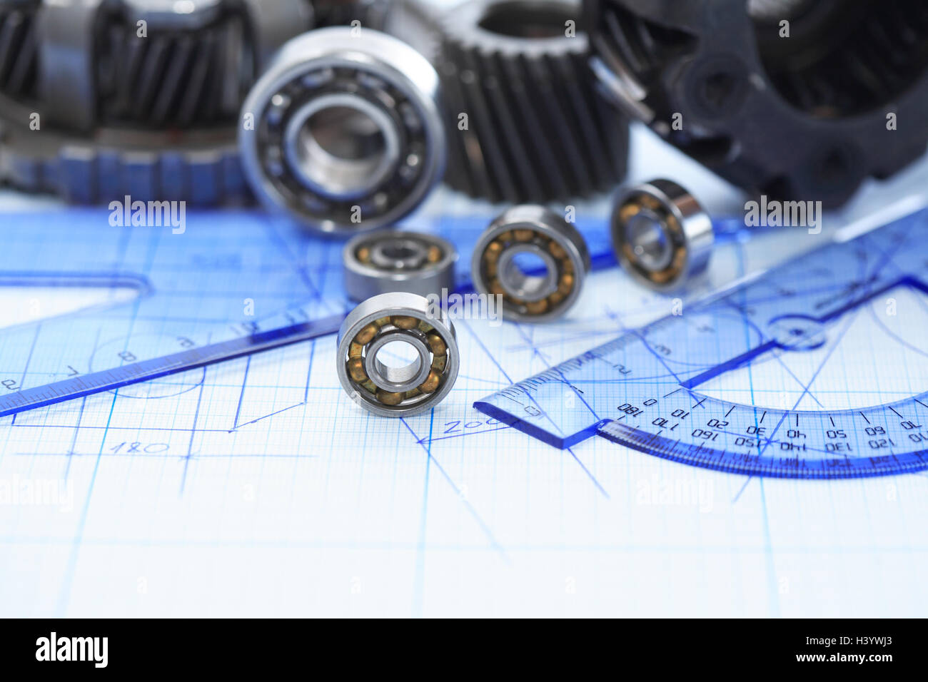 Engineering-Konzept. Satz von Zahnrädern auf Blaupause Stockfoto