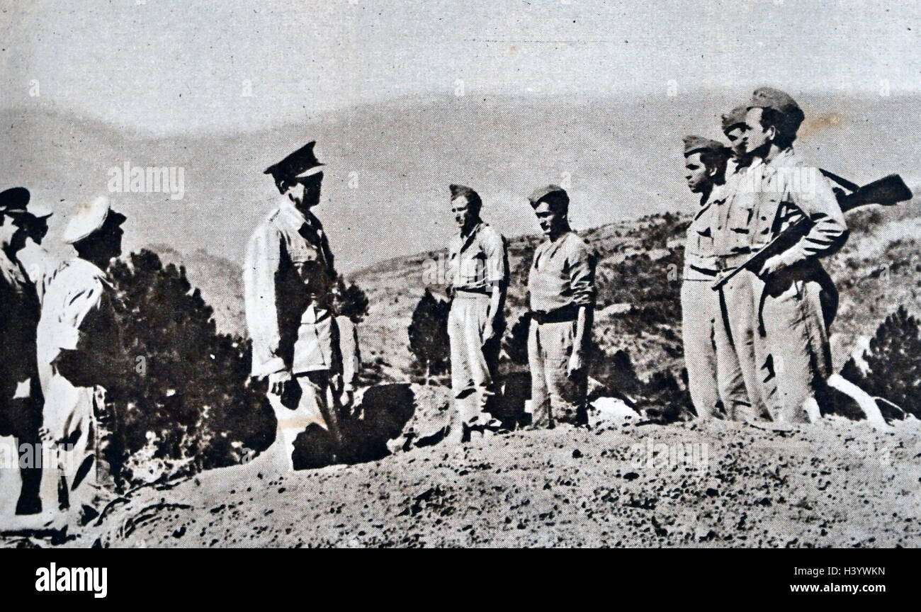Foto von einer Inspektion der griechischen Truppen an der griechisch-albanischen Grenze. Vom 20. Jahrhundert Stockfoto