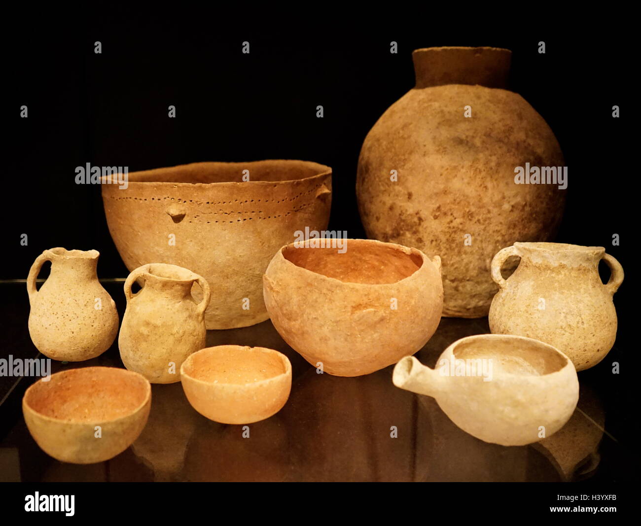 Sammlung von Grabbeigaben Keramik in Bab Edh-Dhra, eine frühe Bronzezeit-Stadt in der Nähe des Toten Meeres gefunden. Vom 35. Jahrhundert v. Chr. Stockfoto