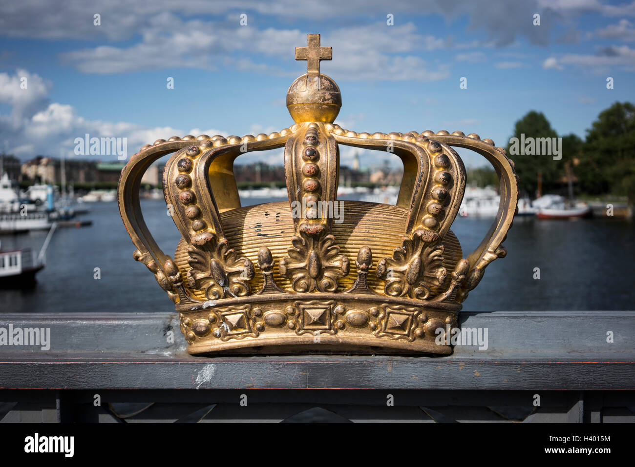 Goldene Krone auf Skeppsholm Brücke, Stockholm, Schweden Stockfoto