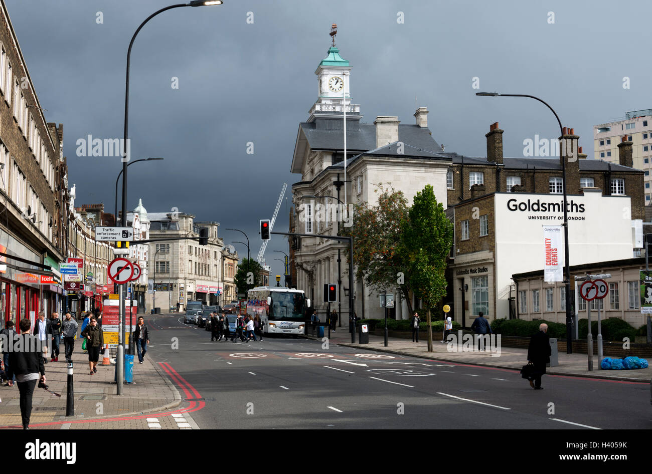 Neue Cross Road, London, UK Stockfoto