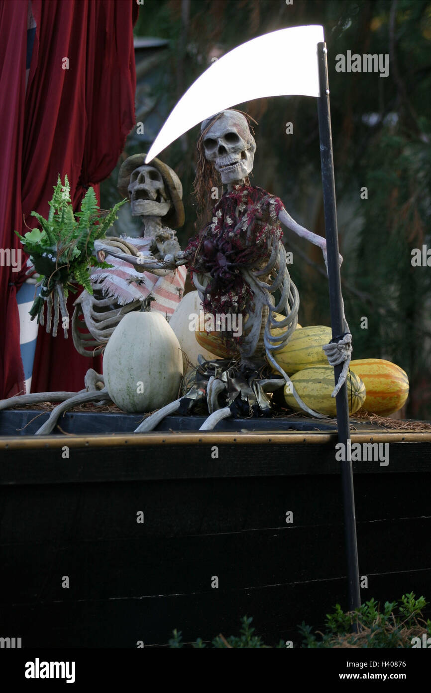 Halloween, Dekoration, Skelette, Kürbisse, scythe, Karneval, Karneval, fest, Feier, gruselig, furchtbar, Angst, Schrecken, Entsetzen, Angst, Schreck, schrecklich, unheimlich, benutzerdefinierte, Traditionen, auf amerikanische Weise, Tradition, Europa, Deutschland, Rost, Europäische Stockfoto