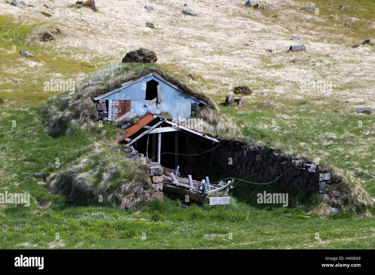 verlassene überdachte isländischen Rasen Haus jetzt verwendet, da ein Feld speichern Island Stockfoto