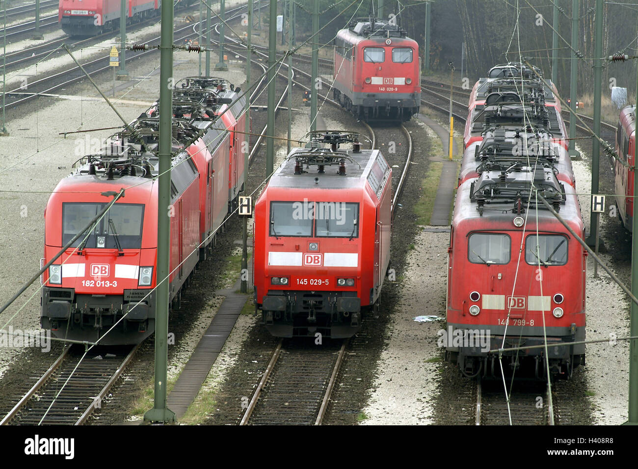 Deutschland, Hamburg, Netze, Rangierbahnhof, Strecken, Lokomotiven, Europa, Hansestadt, Stadt, Bahnhof, Wechsel, Spuren, Anschlussgleise, Gleis, Wechsel, Spuren, Eisenbahn, Schienen, Gleise, Bahntransporte, Verkehr, Transport, Förderung, waren, Ware, Eisenbahn, bedeutet, Transport, Güterverkehr, Güterverkehr, Flugbahn Verkehr, Schienenverkehr, Elektrolokomotiven, E-Loks, Loks, Zug, Bahn, Bahnfahrt, Logistik, Wirtschaft, der Deutschen Bahn Stockfoto