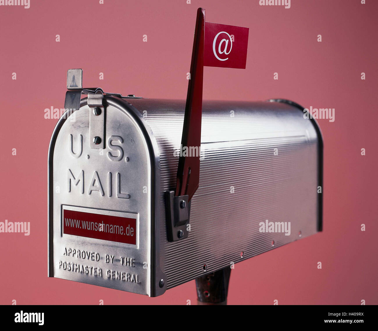 Symbol, E-mail, Postfach, wünschenswert Domäne "www.wunschname.de", Zeichen, Nachrichten, empfangen, übermitteln, Internet, Chat, Mailbox, Symbol, Post, Nachricht, elektronische E-mail empfangen, wünschenswert, Adresse, Domain, Internet-Adresse Stockfoto