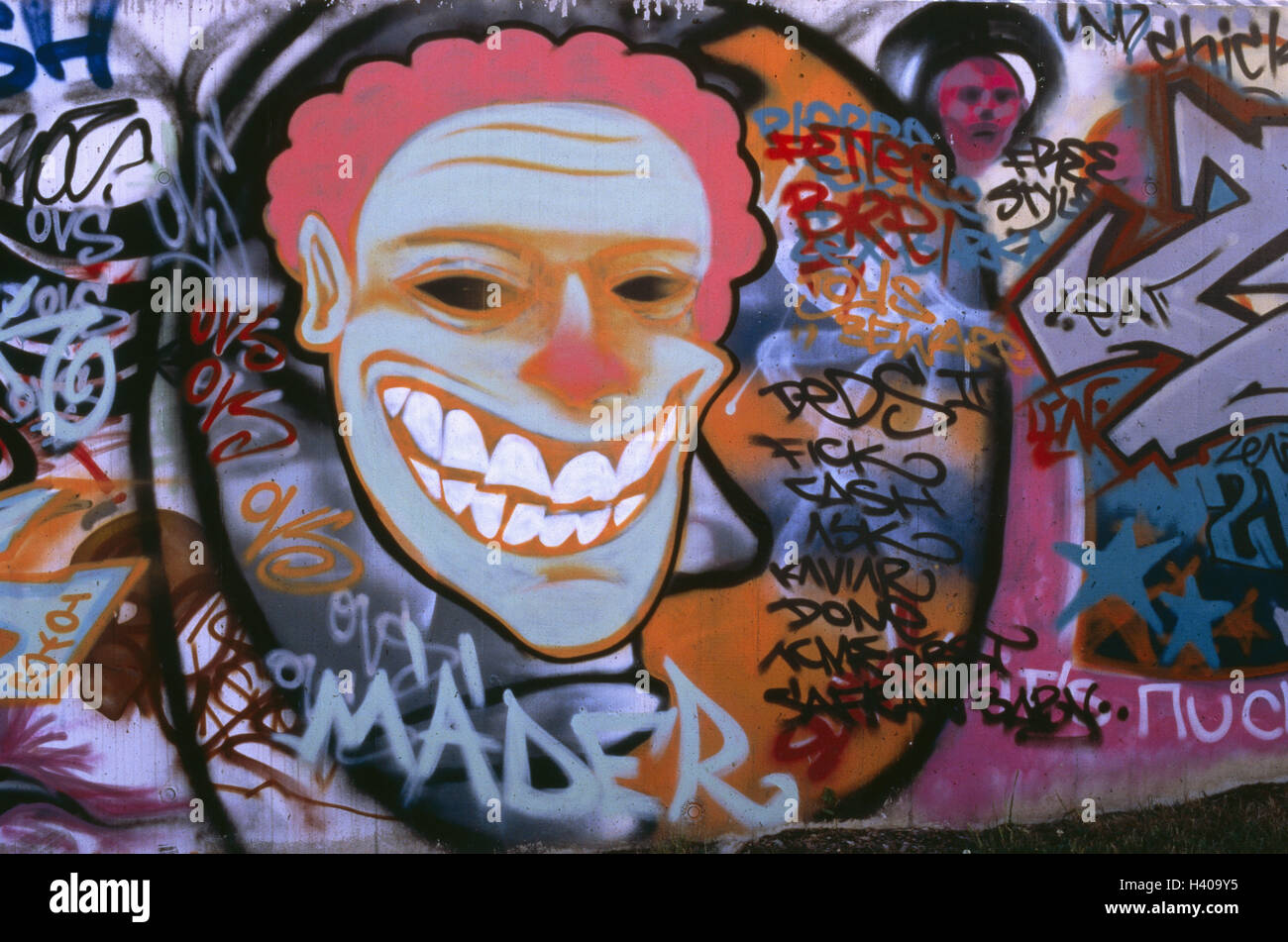 Mehr schlecht, Wand, Graffiti, clown aussehen, Grafitto, Kunst, moderne, malen, Malerei, Sprayer, Spray Stockfoto