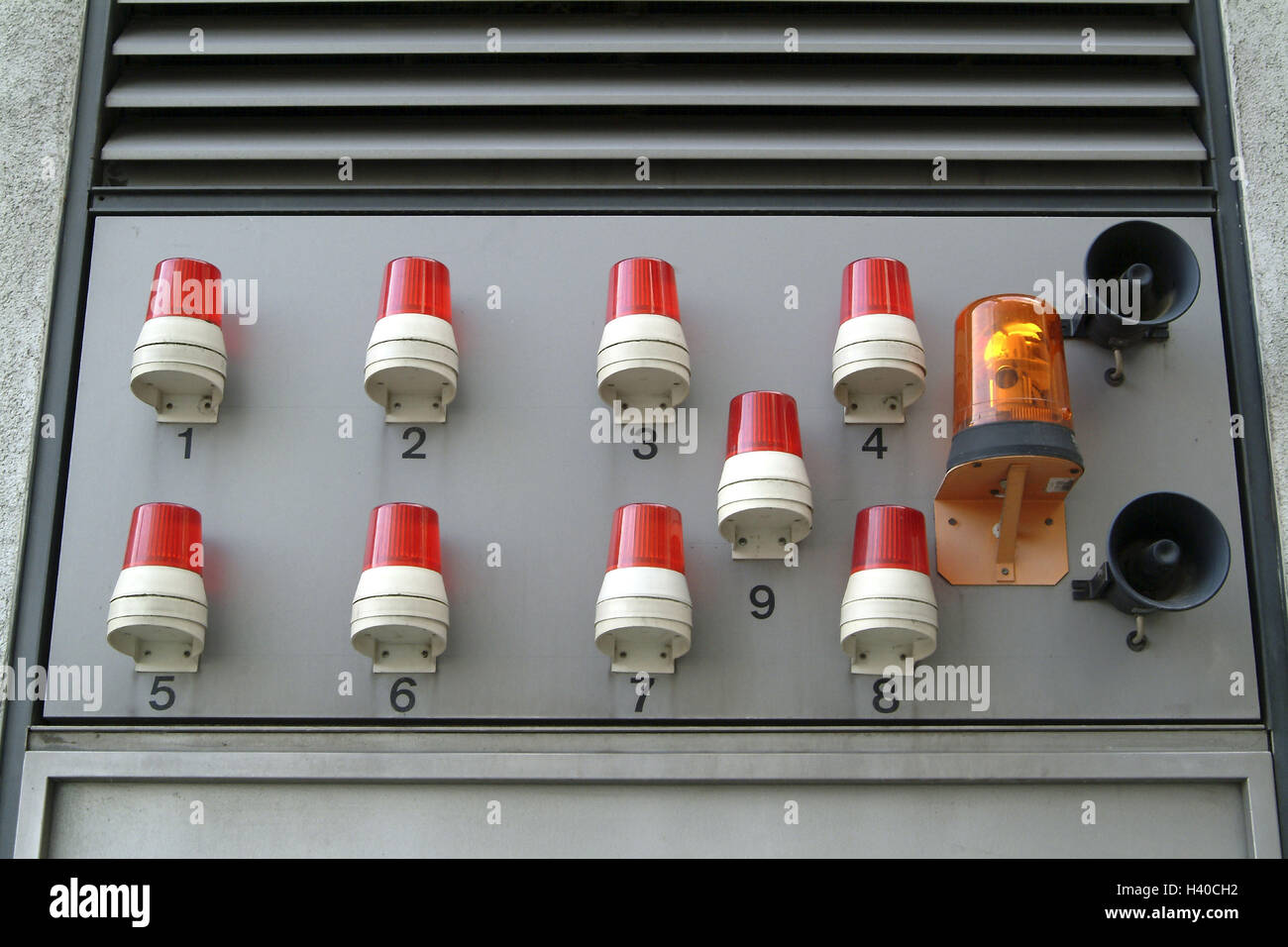 Werksgelände, Detail, signal-Lampen, Lautsprecher, Fabrik, Lampen, Signal Scheinwerfer, Leuchten, Signal, Alarm, Lichtsignal, Gefahr, Warnung, optisch, akustisch, Schutz, Sicherheit, Sicherheit Stockfoto