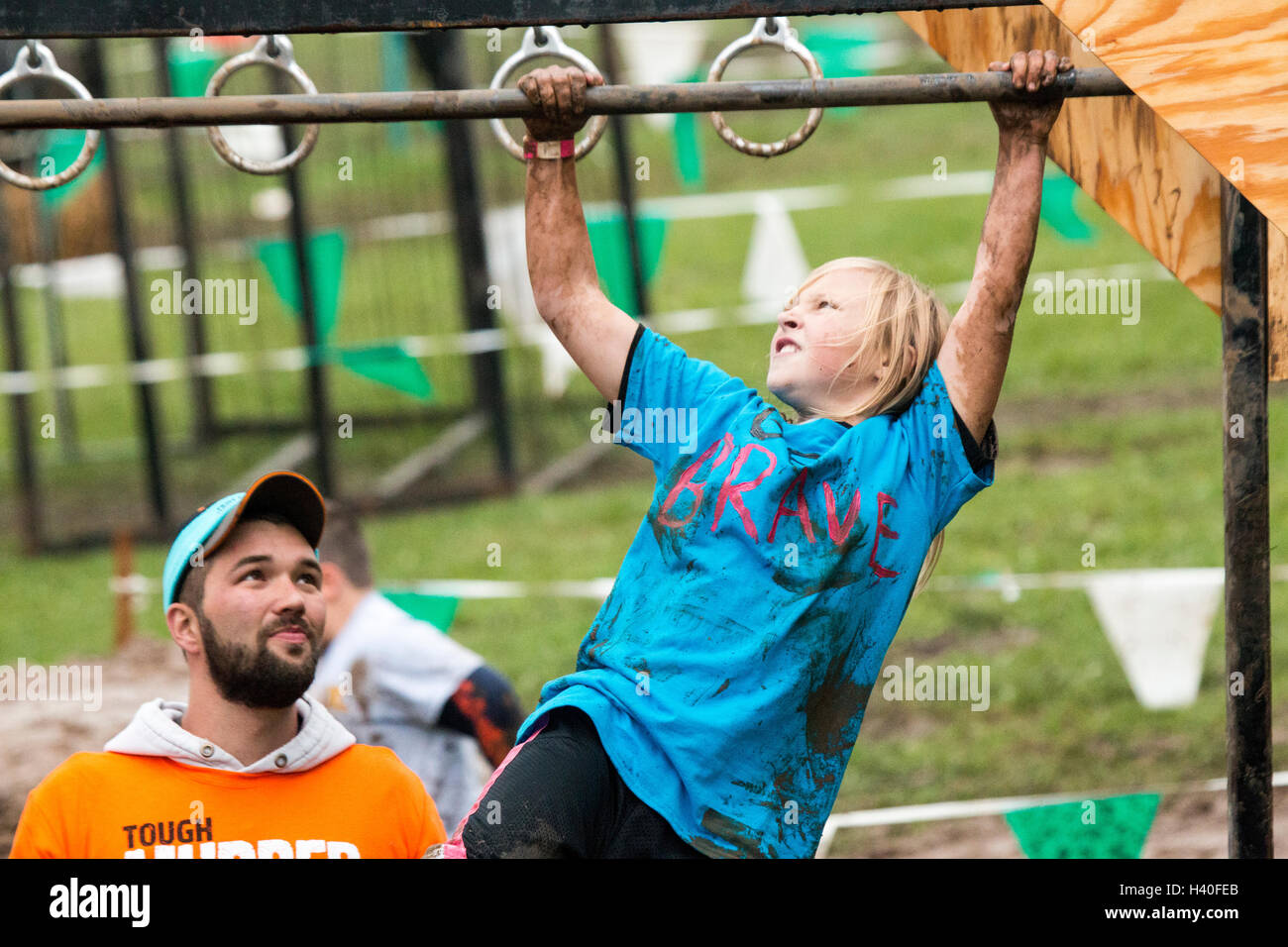 Hartes Mudder Obst schießen Mini Mudder Rennen für Kinder Stockfoto