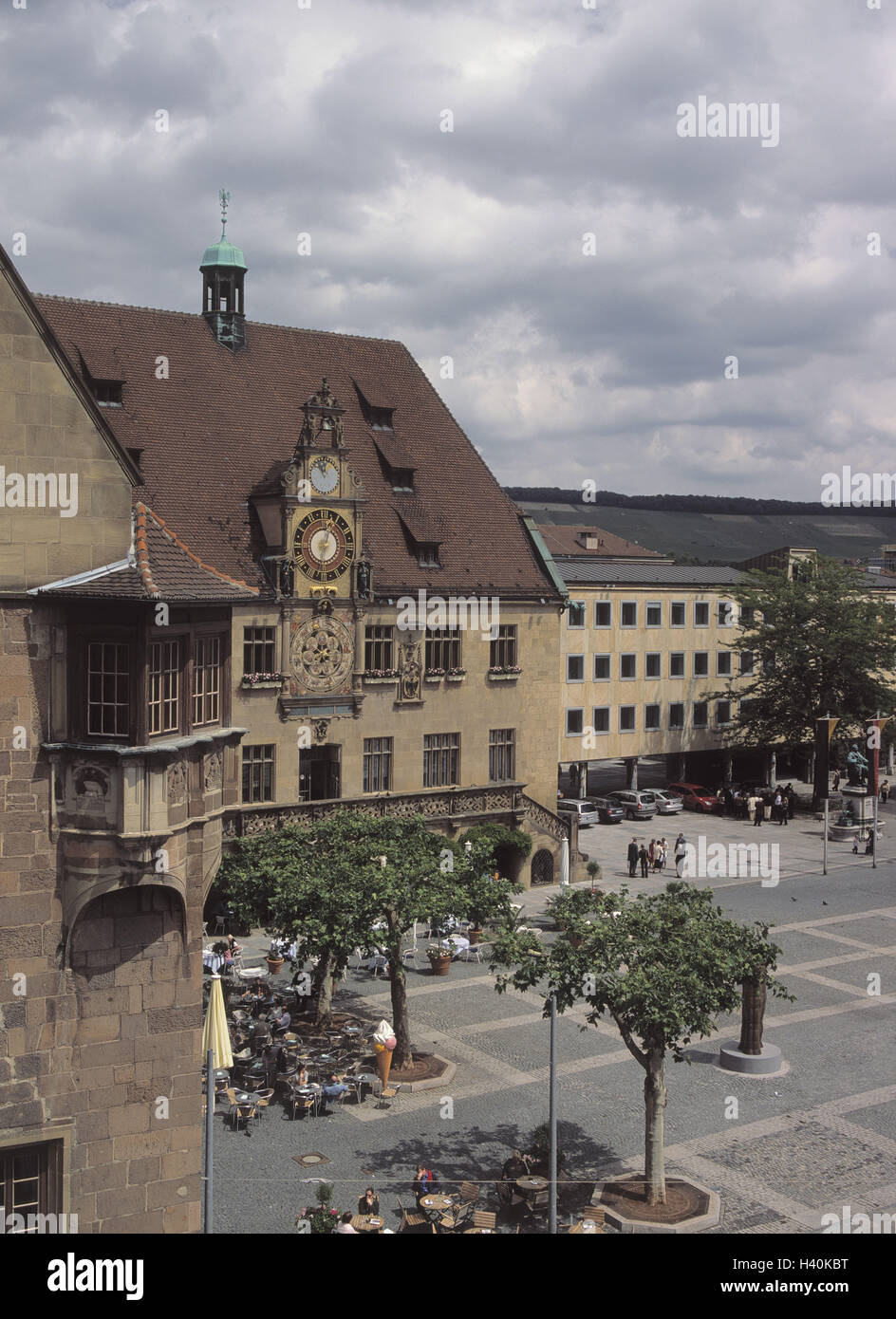Deutschland, Baden-Württemberg, Heilbronn, Marktplatz, Kätchenhaus, bay Fenster, Rathaus, Uhr, Europa, Neckartal, Stadt, Teil Stadt, Innenstadt, Zentrum, Innenstadt, Gebäude, Häuser, Strukturen, Orte von Interesse, Rathausplatz, Straßencafés, Cafés Stockfoto