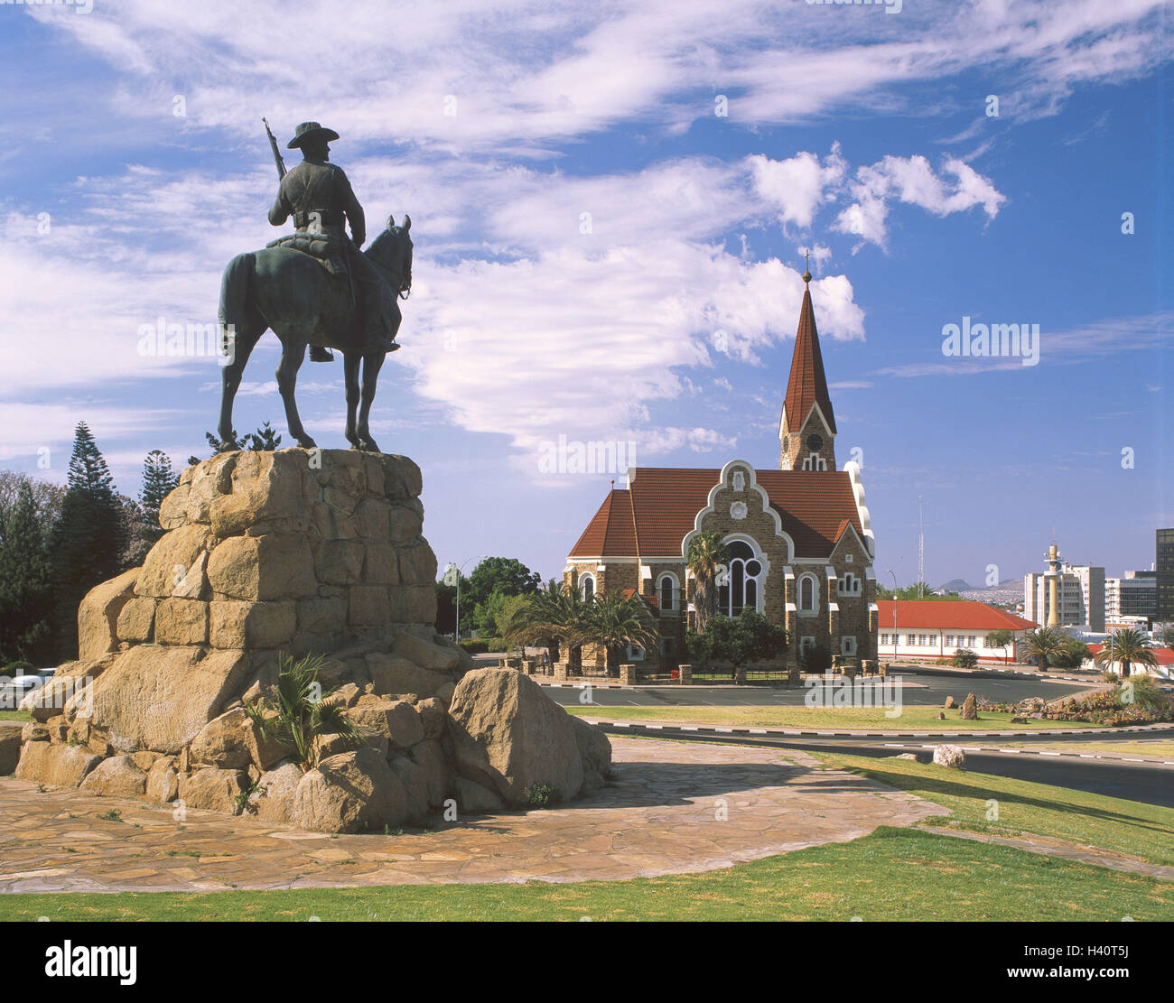 Namibia, Windhoek, bluten Denkmal, Christus der Kirche, Afrika, Kapital, Windhoek, Stadt, Kirche, Kirche, Denkmal, Denkmal, bluten Statue, Sehenswürdigkeit, Blick auf die Stadt, soldatische Statue Stockfoto