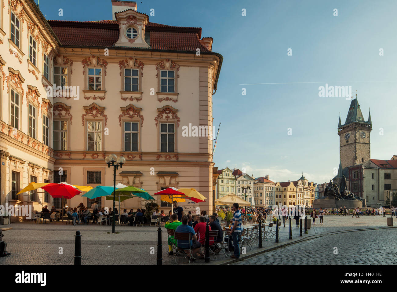 Herbstnachmittag am Altstädter Ring in Prag, Tschechien. Stockfoto